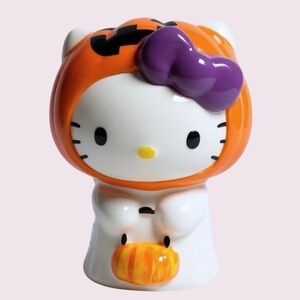 Hello Kitty Halloween Mystical Trick or Treat Ghost Figurine​